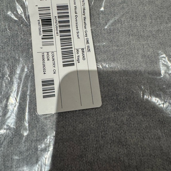 NWT Alo yoga merino wool oversized scarf women - Picture 4 of 5